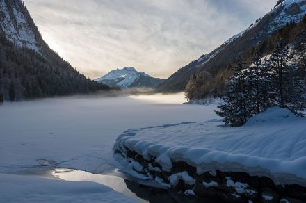 Montriond Lake to the Albertans, snowshoeing itinerary