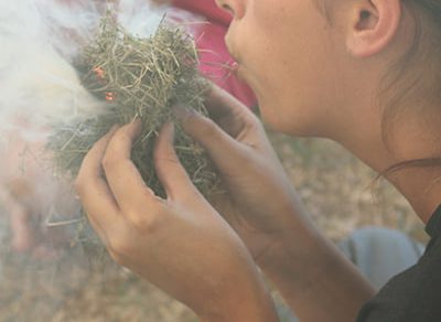 Des archéologues à l'école : les ateliers préhistoire nomades