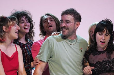 Théâtre : Entrée des artistes mise en scène : Ahmed Madani / Théâtre Maurice Novarina