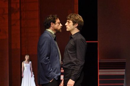 Théâtre : Le rouge et le Noir / Théâtre Maurice Novarina