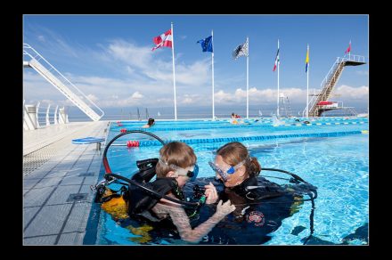 Basics of scuba diving in the swimming pool