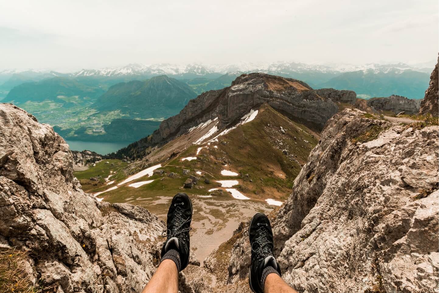 vue sur montagne et lac