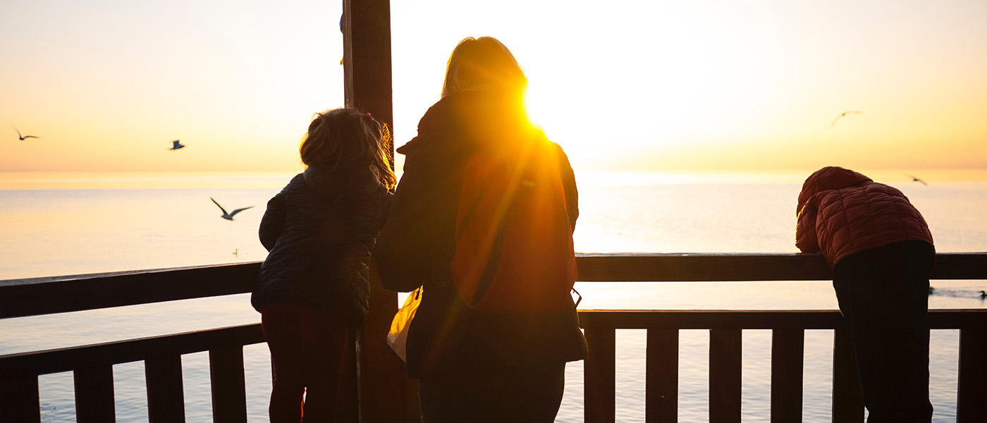 loisirs famille et coucher de soleil