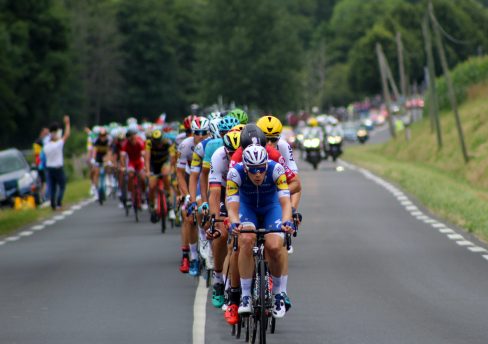 rob-wingate-bikerace_unsplash